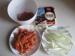 泡菜<a href=/shicai/rouqin/NiuRou/index.html target=_blank><u>牛肉</u></a>乌冬面