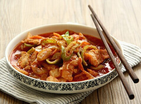 辣<a href=/shicai/shucai/BaiCai/index.html target=_blank><u>白菜</u></a>炒<a href=/shicai/rouqin/WuHuaRou/index.html target=_blank><u>五花肉</u></a>