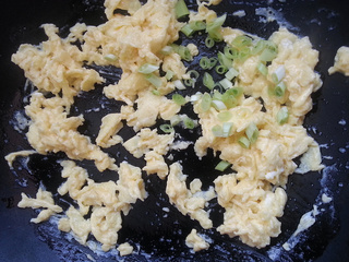 <a href=/shicai/shucai/QiuKui/index.html target=_blank><u>秋葵</u></a>黑<a href=/shicai/shucai/MuEr/index.html target=_blank><u>木耳</u></a>炒<a href=/shicai/rouqin/JiDan/index.html target=_blank><u>鸡蛋</u></a>