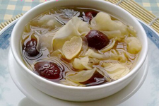 <a href=/shicai/shucai/YinEr/index.html target=_blank><u>银耳</u></a>红<a href=/shicai/guopin/Zao/index.html target=_blank><u>枣</u></a><a href=/shicai/guopin/GouQi/index.html target=_blank><u>枸杞</u></a>汤