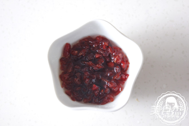 <a href=/shicai/guopin/ManYueMei/index.html target=_blank><u>蔓越莓</u></a>乳酪戚风的做法