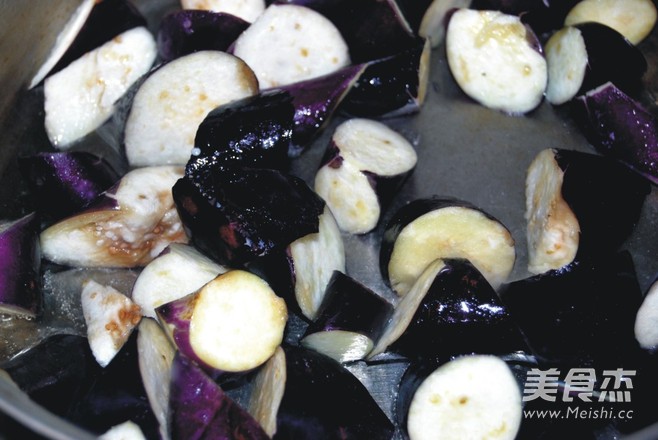 <a href=/shicai/shucai/XiHongShi/index.html target=_blank><u>西红柿</u></a>烧<a href=/shicai/shucai/QieZi/index.html target=_blank><u>茄子</u></a>的做法