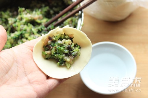 黑<a href=/shicai/shucai/MuEr/index.html target=_blank><u>木耳</u></a><a href=/shicai/shucai/QinCai/index.html target=_blank><u>芹菜</u></a>肉饺子的做法