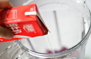 <a href=/shicai/shucai/ZiShu/index.html target=_blank><u>紫薯</u></a>奶昔