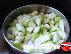 <a href=/shicai/shucai/SiGua/index.html target=_blank><u>丝瓜</u></a>炒<a href=/shicai/rouqin/JiDan/index.html target=_blank><u>鸡蛋</u></a>的做法6