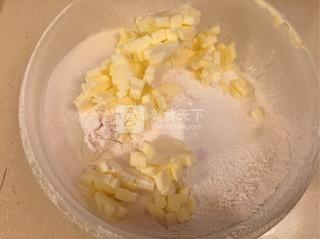 <a href=/shicai/guopin/LanMei/index.html target=_blank><u>蓝莓</u></a>奶香蛋糕