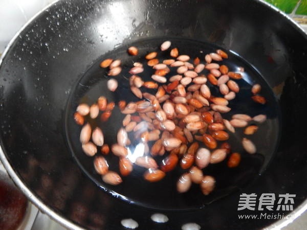 <a href=/shicai/shucai/WoSun/index.html target=_blank><u>莴笋</u></a>凉拌<a href=/shicai/guopin/HuaSheng/index.html target=_blank><u>花生</u></a>米的做法