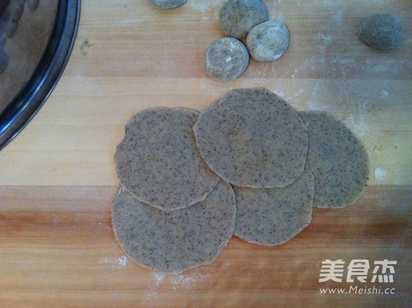 <a href=/shicai/mimian/HeiDou/index.html target=_blank><u>黑豆</u></a>面<a href=/shicai/shucai/XiaoBaiCai/index.html target=_blank><u>小<a href=/shicai/shucai/BaiCai/index.html target=_blank><u>白菜</u></a></u></a>素饺子的做法