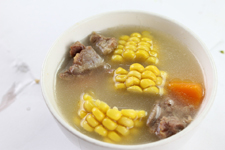 <a href=/shicai/shucai/HongLuoBo/index.html target=_blank><u>红<a href=/shicai/shucai/LuoBo/index.html target=_blank><u>萝卜</u></a></u></a><a href=/shicai/mimian/YuMi/index.html target=_blank><u>玉米</u></a><a href=/shicai/rouqin/PaiGu/index.html target=_blank><u>排骨</u></a>汤的做法