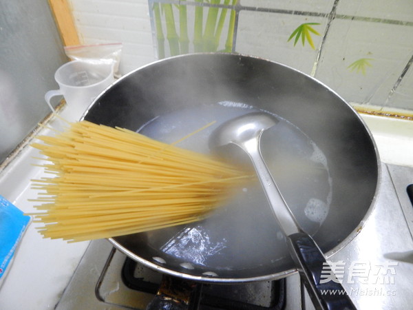 鸡排<a href=/shicai/mimian/YiMian/index.html target=_blank><u>意面</u></a>的做法