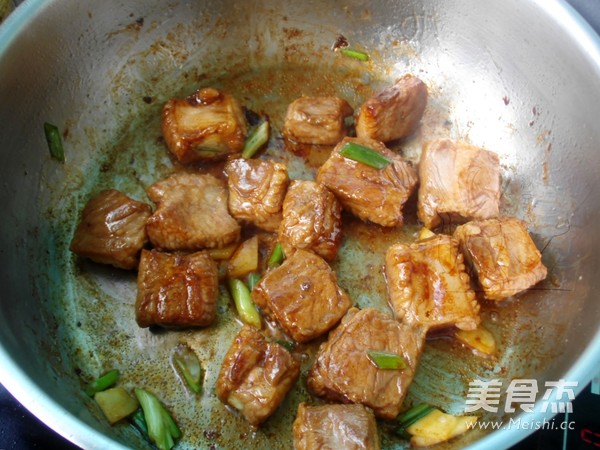 <a href=/shicai/shucai/XiangGu/index.html target=_blank><u>香菇</u></a><a href=/shicai/guopin/LiZi/index.html target=_blank><u>栗子</u></a>烧<a href=/shicai/rouqin/PaiGu/index.html target=_blank><u>排骨</u></a>的做法