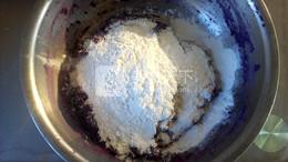 <a href=/shicai/guopin/ZhiMa/index.html target=_blank><u>芝麻</u></a><a href=/shicai/shucai/ZiShu/index.html target=_blank><u>紫薯</u></a>饼