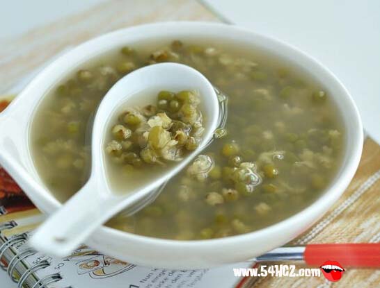<a href=/shicai/mimian/LvDou/index.html target=_blank><u>绿豆</u></a>汤的做法