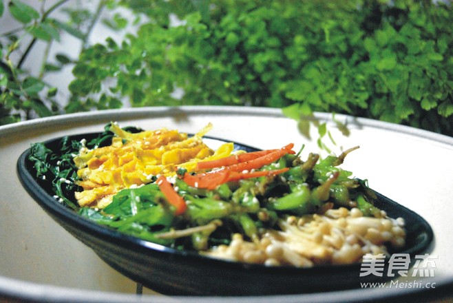 金针菇蛋皮丝拌<a href=/shicai/shucai/BoCai/index.html target=_blank><u>菠菜</u></a>的做法