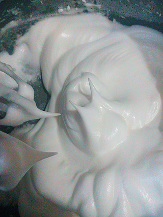 <a href=/shicai/mimian/QiaoKeLi/index.html target=_blank><u>巧克力</u></a>奶戚风