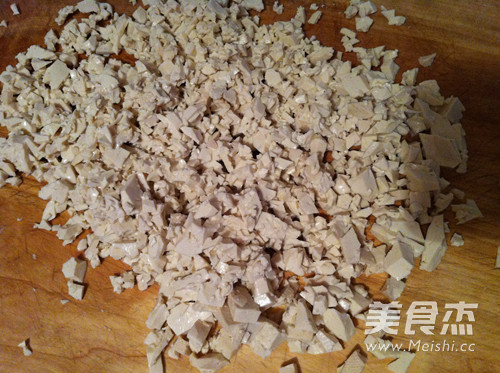 <a href=/shicai/shucai/JiuCai/index.html target=_blank><u>韭菜</u></a><a href=/shicai/rouqin/JiDan/index.html target=_blank><u>鸡蛋</u></a>馅饼的做法