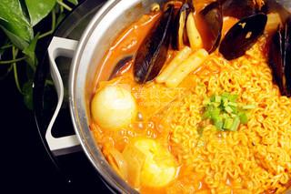 速食炒<a href=/shicai/mimian/NianGao/index.html target=_blank><u>年糕</u></a>锅