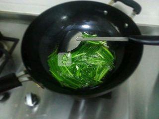 <a href=/shicai/diaoweipin/CongYou/index.html target=_blank><u>葱油</u></a>干煸鸡丝拌面