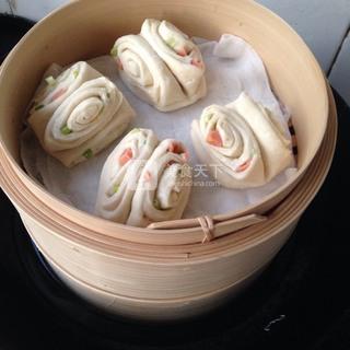 葱花<a href=/shicai/rouqin/HuoTui/index.html target=_blank><u>火腿</u></a>小花卷