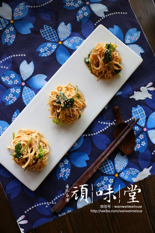 金针菇拌<a href=/shicai/mimian/DouFu/index.html target=_blank><u>豆腐</u></a>皮的做法