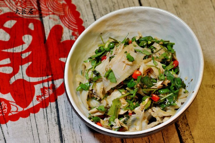 虎皮烧椒拌<a href=/shicai/rouqin/NiuDu/index.html target=_blank><u>牛肚</u></a>