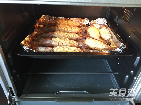 #圣诞节#<a href=/shicai/mimian/NaiLao/index.html target=_blank><u>奶酪</u></a>香焗虾的做法