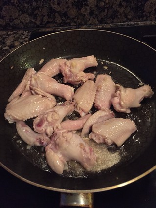 <a href=/shicai/guopin/BoLuo/index.html target=_blank><u>菠萝</u></a><a href=/shicai/rouqin/JiChi/index.html target=_blank><u>鸡翅</u></a>