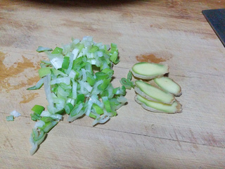 家常烧<a href=/shicai/shucai/QieZi/index.html target=_blank><u>茄子</u></a>