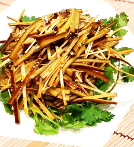 凉拌板桥<a href=/shicai/mimian/DouGan/index.html target=_blank><u>豆干</u></a>丝怎么做?