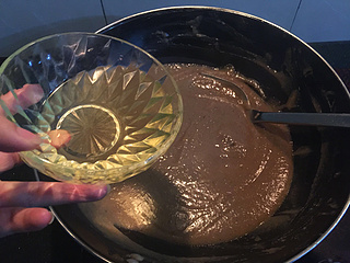 <a href=/shicai/mimian/QiaoKeLi/index.html target=_blank><u>巧克力</u></a>广式月饼