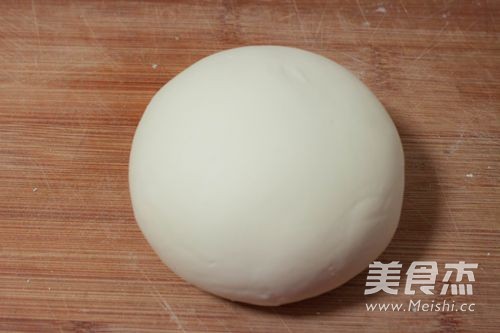 <a href=/shicai/rouqin/NiuRou/index.html target=_blank><u>牛肉</u></a>馅饼的做法