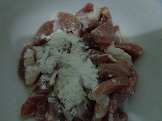 肉丝炒<a href=/shicai/shucai/SuanTai/index.html target=_blank><u>蒜薹</u></a>