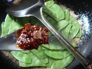 <a href=/shicai/shucai/BianDou/index.html target=_blank><u>扁豆</u></a>炒<a href=/shicai/mimian/FenTiao/index.html target=_blank><u>粉条</u></a>