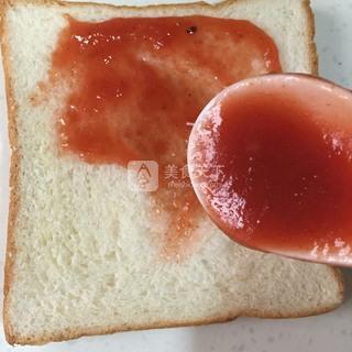 <a href=/shicai/mimian/TuSi/index.html target=_blank><u>吐司</u></a>夹<a href=/shicai/rouqin/JiDan/index.html target=_blank><u>鸡蛋</u></a>