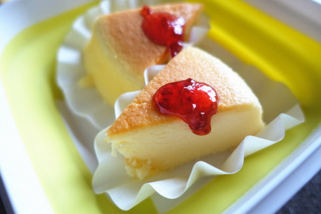 <a href=/shicai/mimian/SuanNai/index.html target=_blank><u>酸奶</u></a>油蛋糕的做法