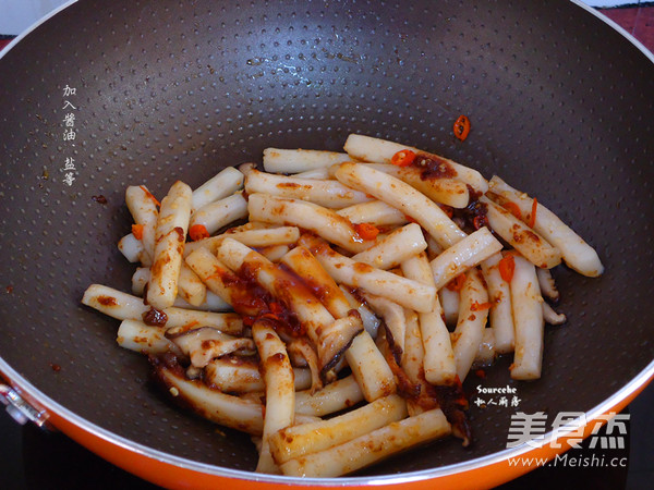 炒<a href=/shicai/mimian/NianGao/index.html target=_blank><u>年糕</u></a>的做法