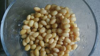 <a href=/shicai/mimian/HuangDou/index.html target=_blank><u>黄豆</u></a><a href=/shicai/rouqin/ZhuTi/index.html target=_blank><u>猪蹄</u></a>汤