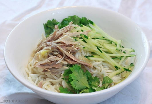 <a href=/shicai/guopin/ZhiMa/index.html target=_blank><u>芝麻</u></a>酱凉面怎么做爽口