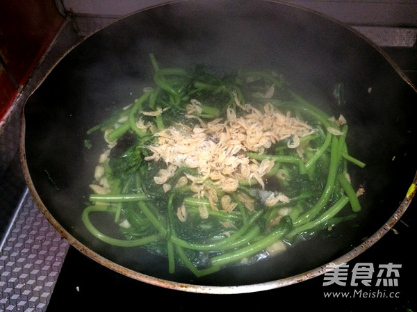 虾米<a href=/shicai/shucai/TongHao/index.html target=_blank><u>茼蒿</u></a>的做法