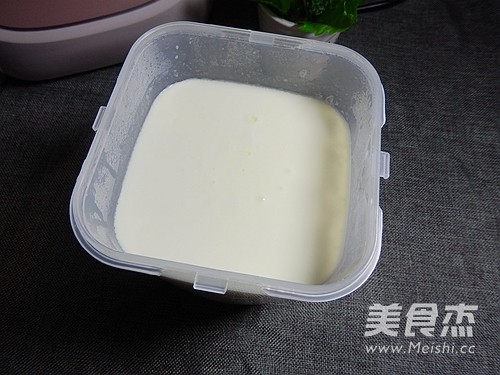 鳄<a href=/shicai/guopin/Li/index.html target=_blank><u>梨</u></a>果粒<a href=/shicai/mimian/SuanNai/index.html target=_blank><u>酸奶</u></a>的做法