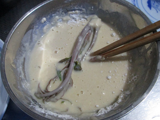 炸<a href=/shicai/shucai/XiangChun/index.html target=_blank><u>香椿</u></a>鱼