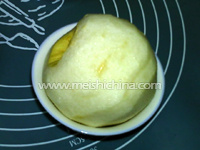 龙眼冰糖炖<a href=/shicai/guopin/Li/index.html target=_blank><u>梨</u></a>