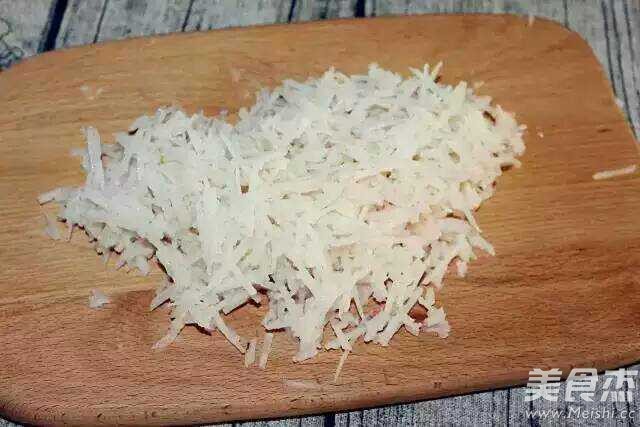 春季提高抵抗力，一定给孩子多吃莲<a href=/shicai/shucai/Ou/index.html target=_blank><u>藕</u></a>！味道超赞的<a href=/shicai/shucai/Ou/index.html target=_blank><u>藕</u></a>香肉饼！的做法