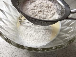 <a href=/shicai/mimian/YuMi/index.html target=_blank><u>玉米</u></a>粒松饼