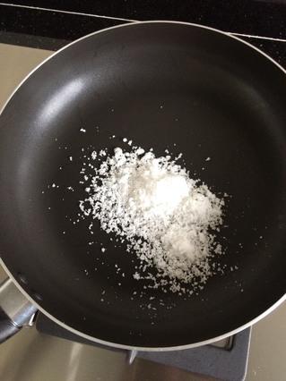 炒<a href=/shicai/guopin/HuaSheng/index.html target=_blank><u>花生</u></a>米