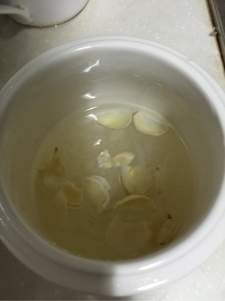 冰糖<a href=/shicai/shucai/BaiHe/index.html target=_blank><u>百合</u></a><a href=/shicai/yaoshi/YaWo/index.html target=_blank><u>燕窝</u></a>