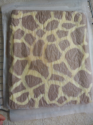 长颈鹿<a href=zt/qifengdg target=_blank><u>戚风蛋糕</u></a>卷