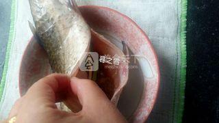 <a href=/shicai/shuichanpin/JiYu/index.html target=_blank><u>鲫鱼</u></a><a href=/shicai/shucai/YinEr/index.html target=_blank><u>银耳</u></a><a href=/shicai/mimian/DouFu/index.html target=_blank><u>豆腐</u></a>汤