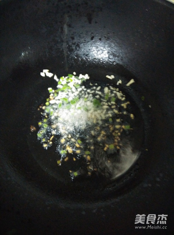 素炒<a href=/shicai/shucai/HuLuoBo/index.html target=_blank><u>胡<a href=/shicai/shucai/LuoBo/index.html target=_blank><u>萝卜</u></a></u></a>丝的做法