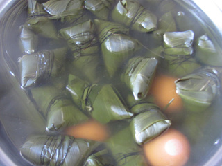 迷你红<a href=/shicai/guopin/Zao/index.html target=_blank><u>枣</u></a>粽子